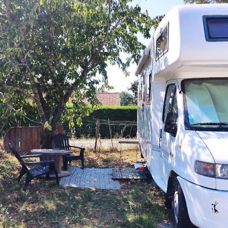 Charmant Camping-Car A La Campagne Labessiere-Candeil Eksteriør bilde